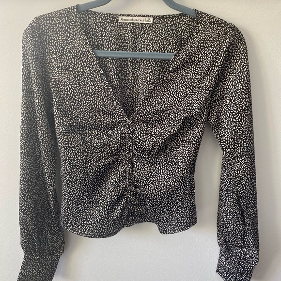 Sophisticated blouse with buttons - Picture 5 of 5